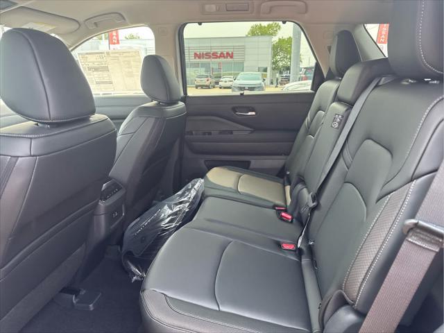 new 2025 Nissan Pathfinder car, priced at $40,952