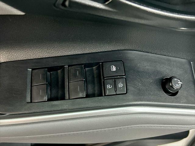 used 2020 Toyota Highlander car, priced at $27,500