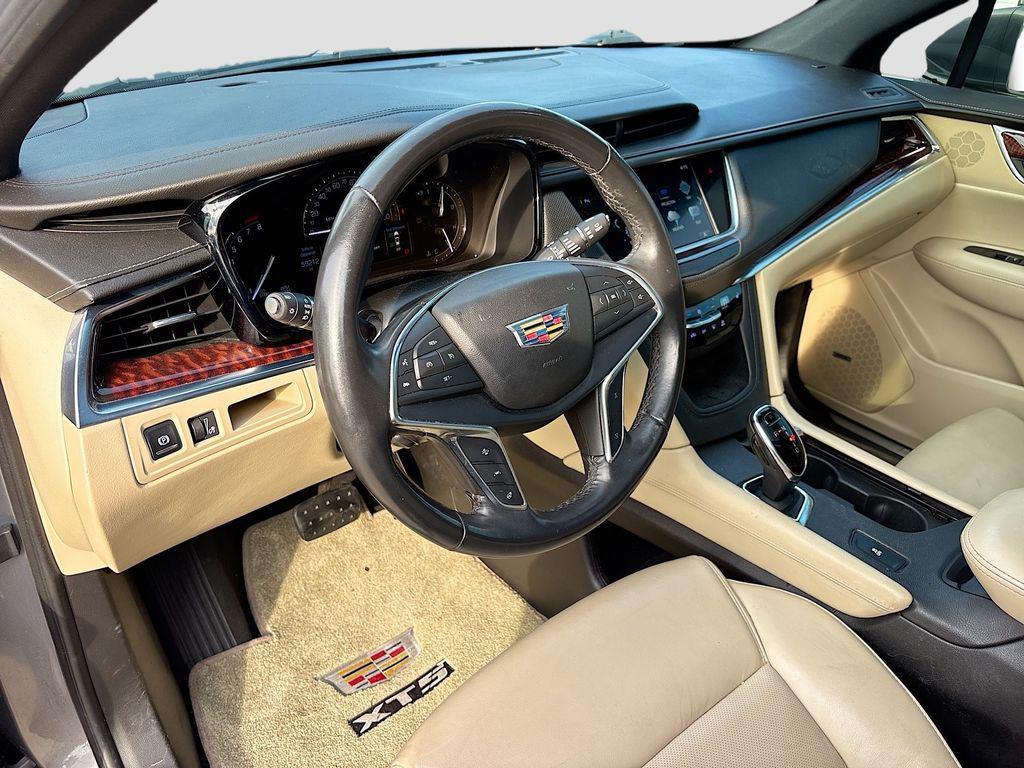 used 2018 Cadillac XT5 car, priced at $18,999