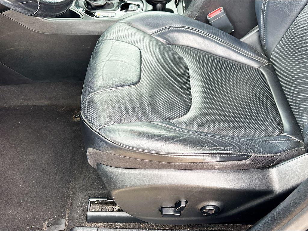 used 2020 Jeep Cherokee car, priced at $17,388