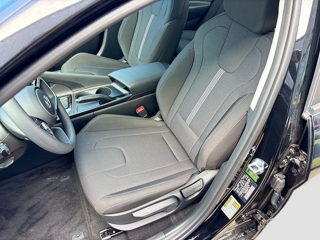 new 2025 Hyundai Elantra car, priced at $21,615