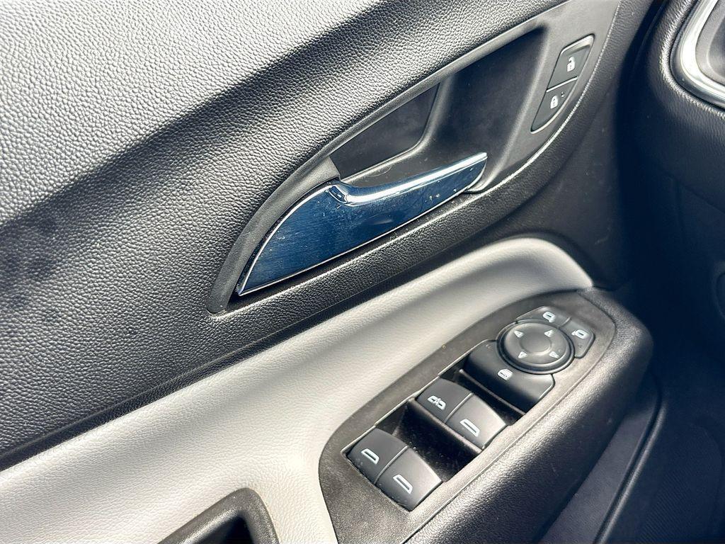 used 2022 Chevrolet Equinox car, priced at $18,288