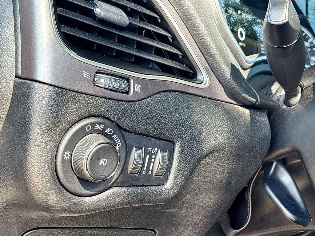 used 2021 Jeep Cherokee car, priced at $19,685