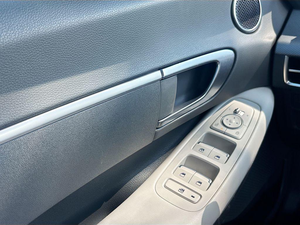 used 2025 Hyundai Sonata car, priced at $23,627