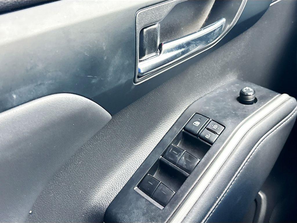 used 2022 Toyota Highlander Hybrid car, priced at $33,991
