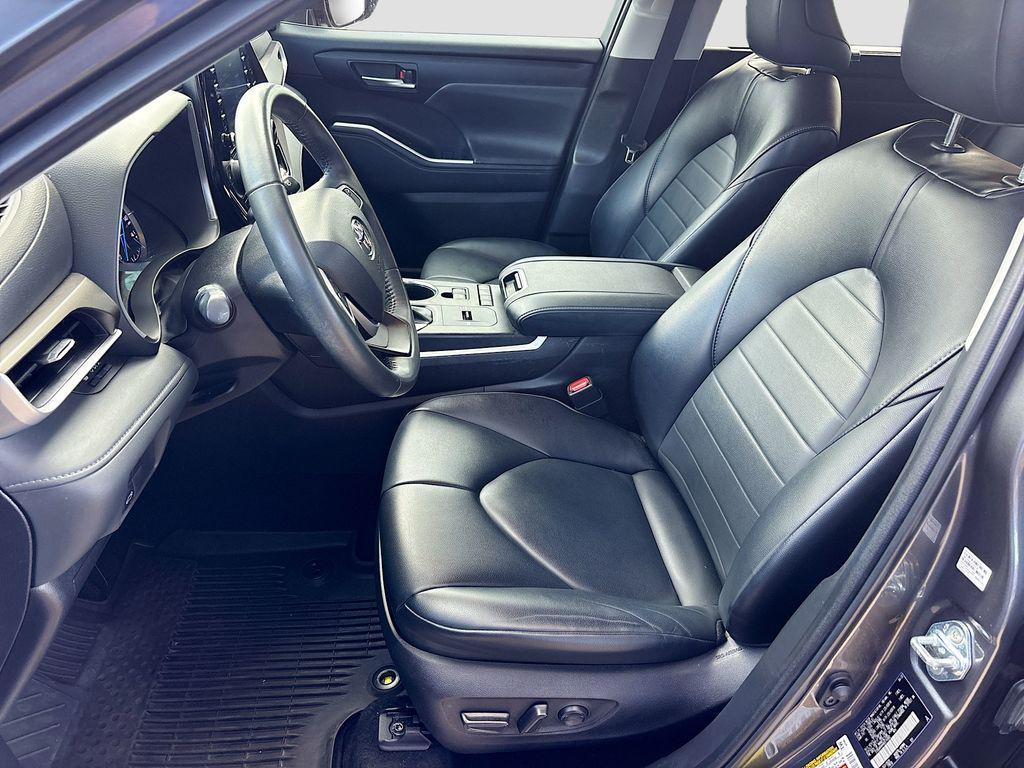 used 2022 Toyota Highlander Hybrid car, priced at $33,991