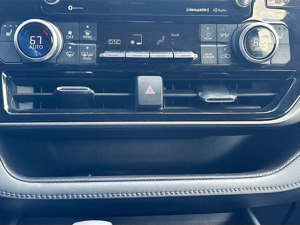 used 2022 Toyota Highlander Hybrid car, priced at $33,991