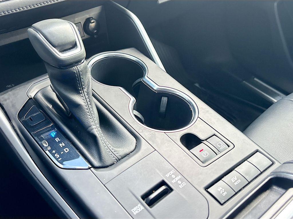 used 2022 Toyota Highlander Hybrid car, priced at $33,991