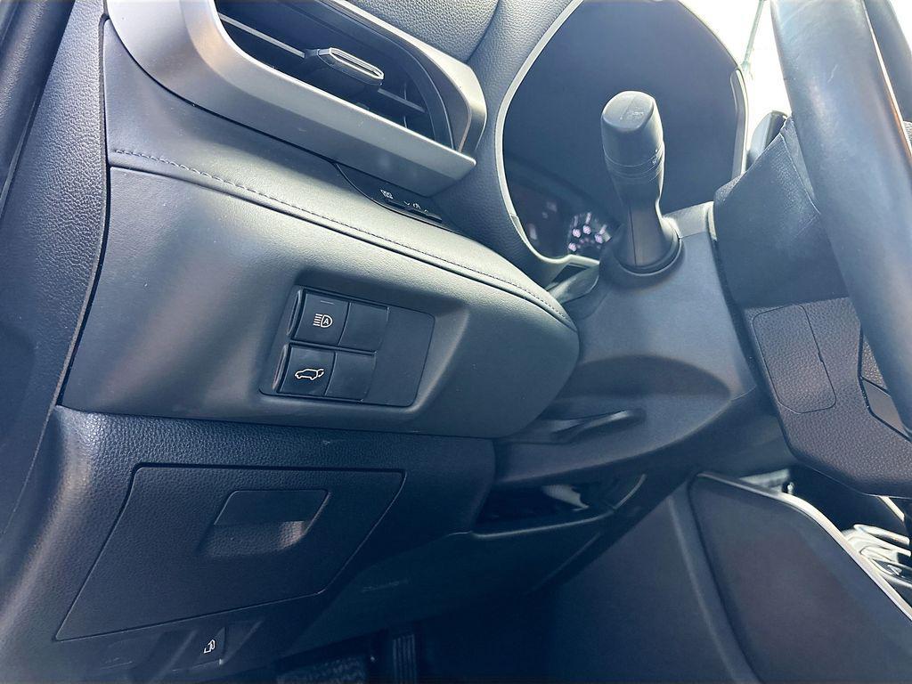 used 2022 Toyota Highlander Hybrid car, priced at $33,991