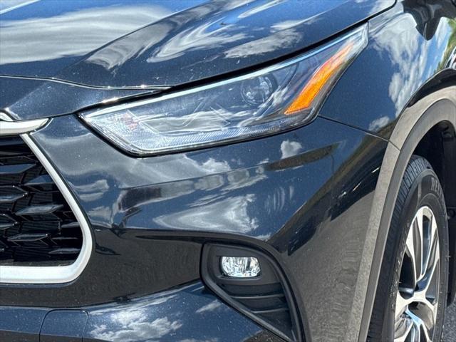 used 2022 Toyota Highlander car, priced at $33,545