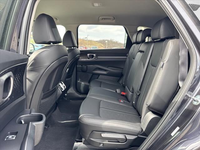 new 2025 Kia Sorento car, priced at $37,030