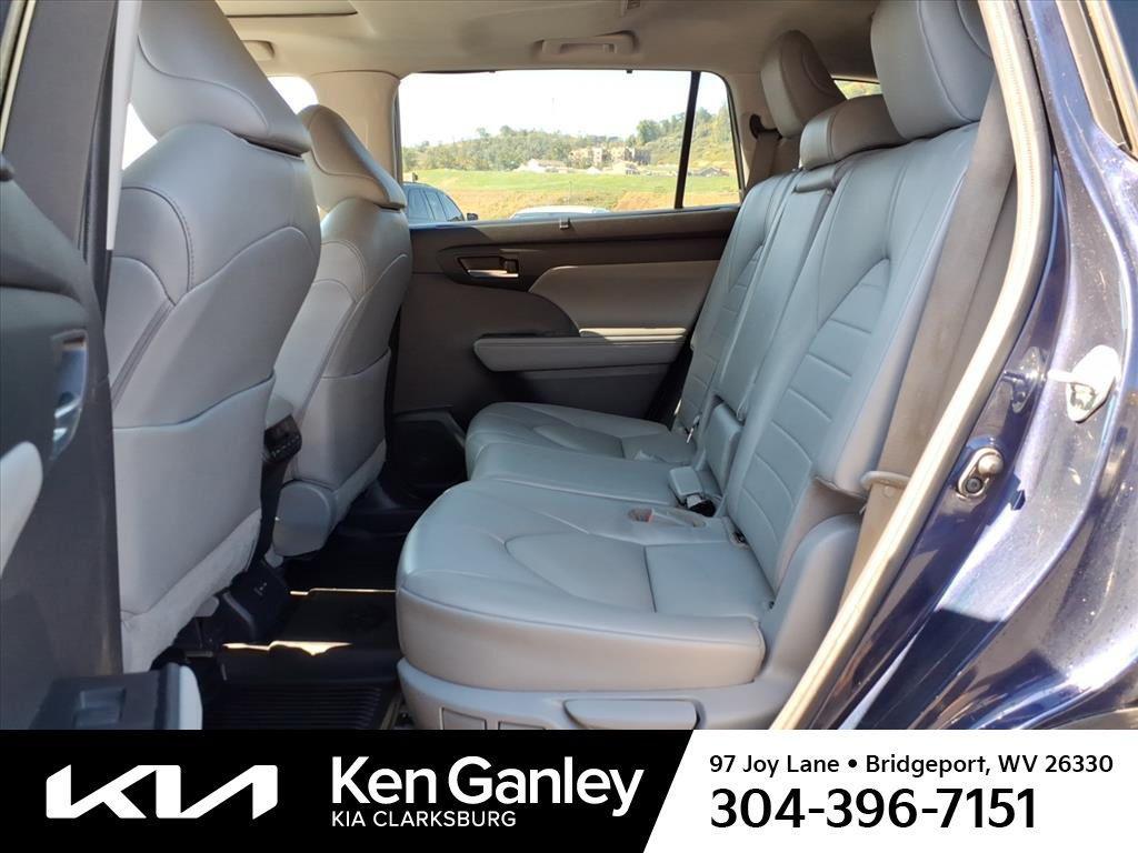 used 2022 Toyota Highlander car, priced at $31,557
