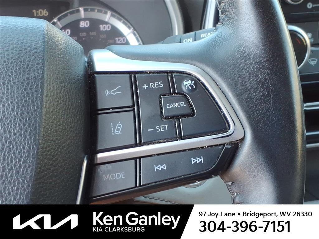 used 2022 Toyota Highlander car, priced at $31,557