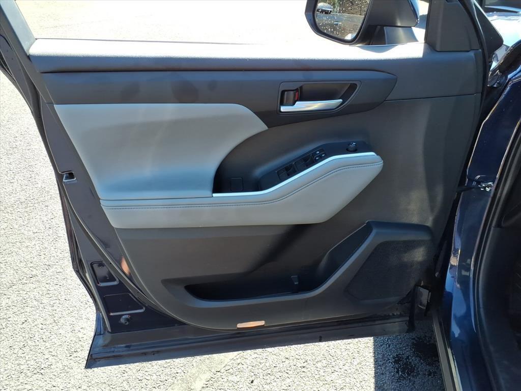 used 2022 Toyota Highlander car, priced at $25,969
