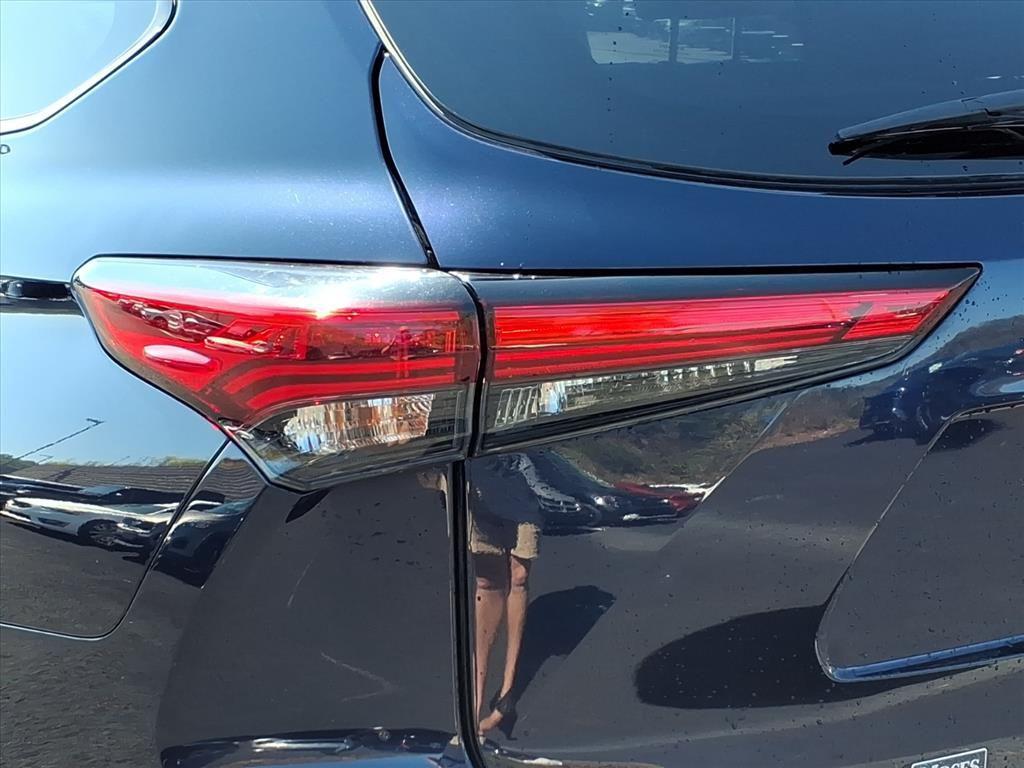 used 2022 Toyota Highlander car, priced at $25,969