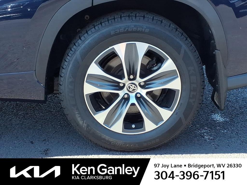 used 2022 Toyota Highlander car, priced at $31,557