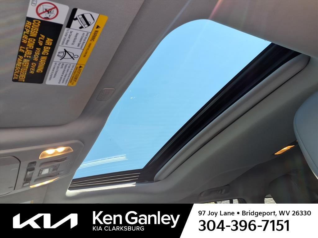 used 2022 Toyota Highlander car, priced at $31,557