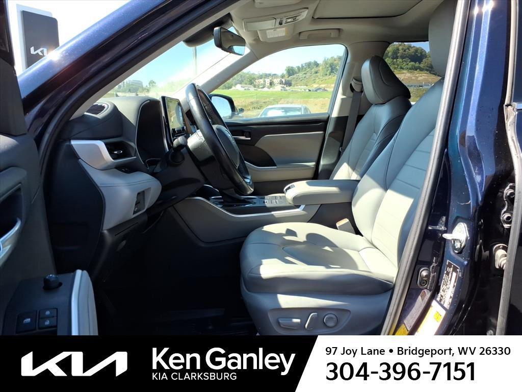 used 2022 Toyota Highlander car, priced at $31,557