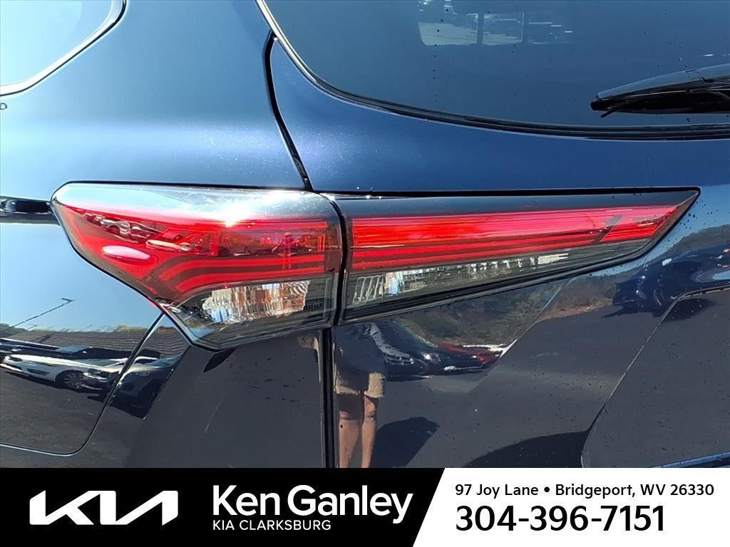 used 2022 Toyota Highlander car, priced at $31,557