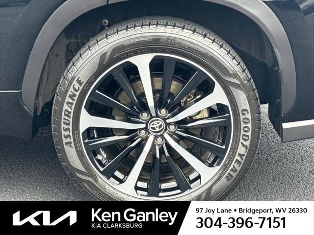 used 2021 Toyota Highlander car, priced at $31,982