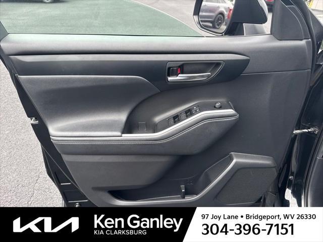 used 2021 Toyota Highlander car, priced at $31,982