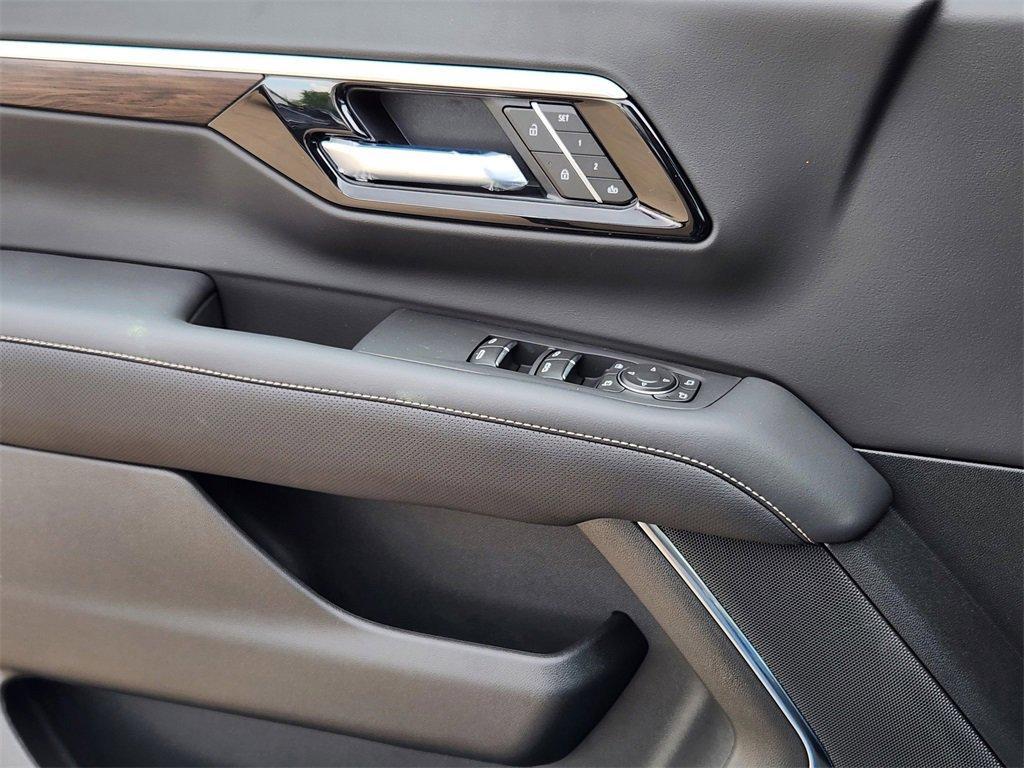 new 2025 Chevrolet Suburban car, priced at $81,599
