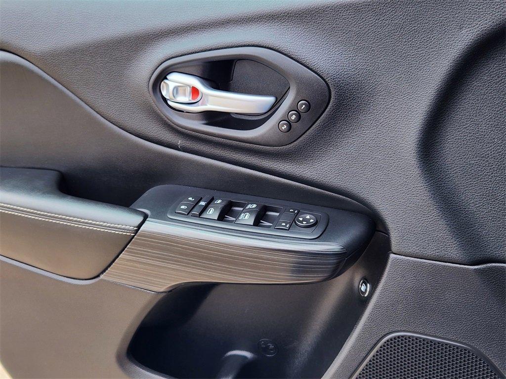 used 2015 Jeep Cherokee car