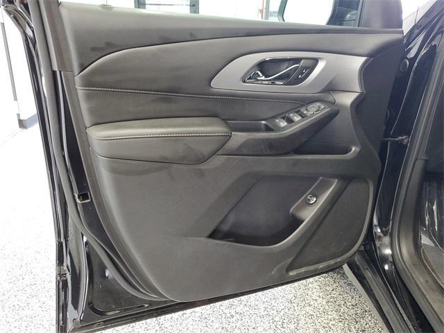used 2023 Chevrolet Traverse car, priced at $33,498