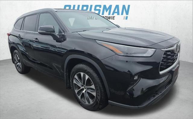 used 2022 Toyota Highlander car, priced at $32,000