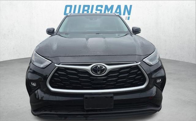 used 2022 Toyota Highlander car, priced at $32,000