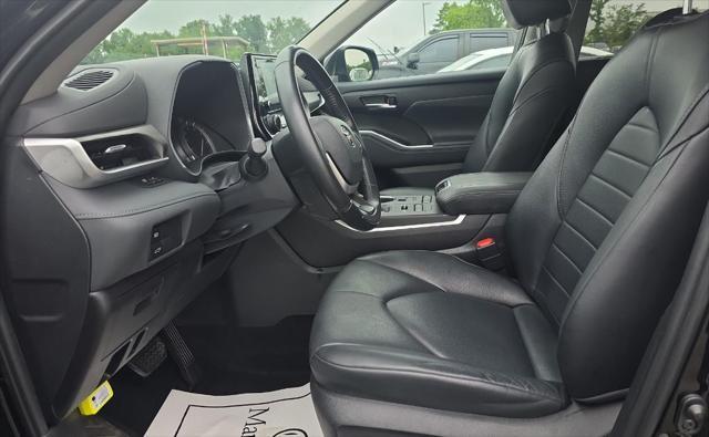 used 2022 Toyota Highlander car, priced at $32,000