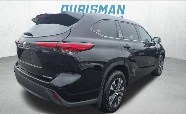 used 2022 Toyota Highlander car, priced at $32,000