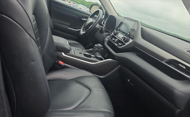 used 2022 Toyota Highlander car, priced at $32,000