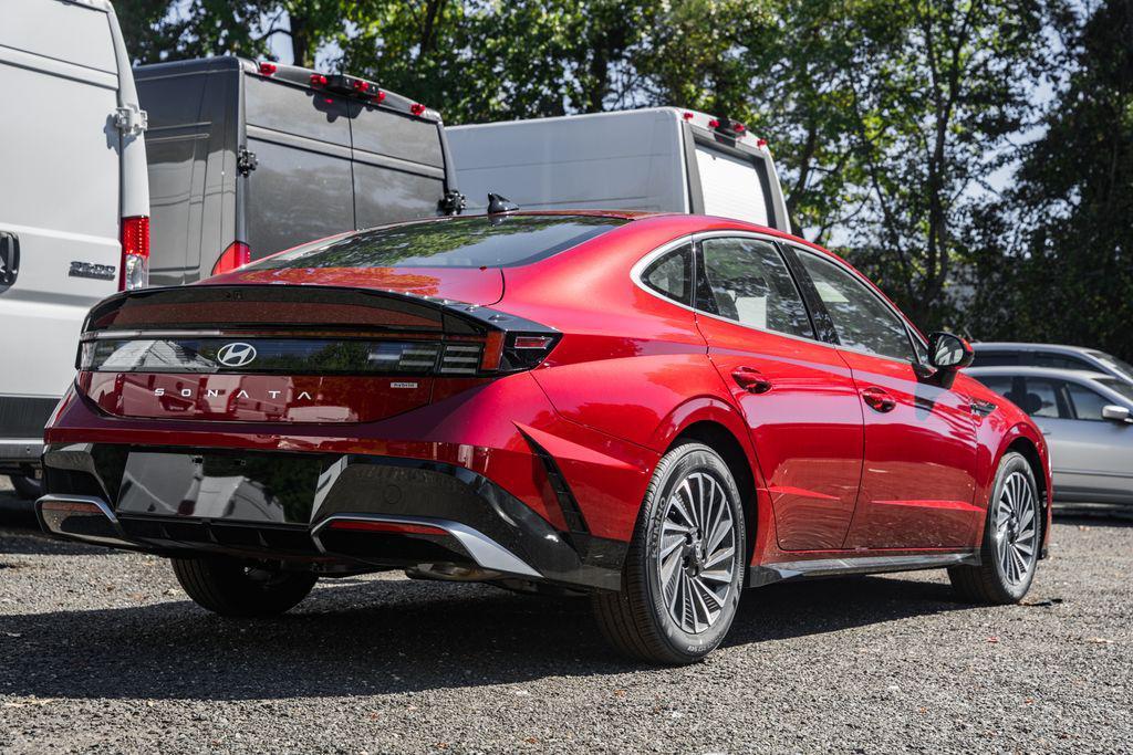 new 2025 Hyundai Sonata Hybrid car, priced at $28,527