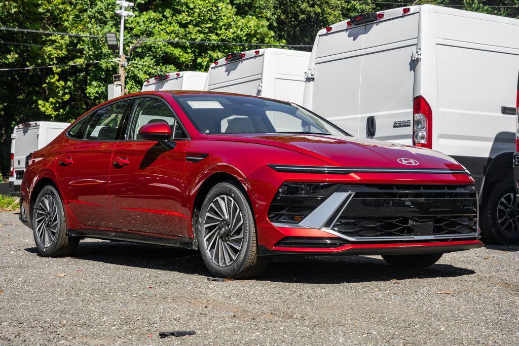 new 2025 Hyundai Sonata Hybrid car, priced at $28,527