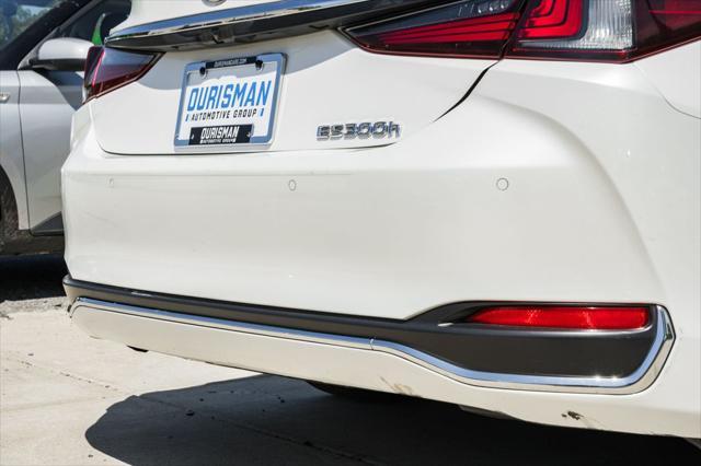 used 2021 Lexus ES 300h car, priced at $32,500