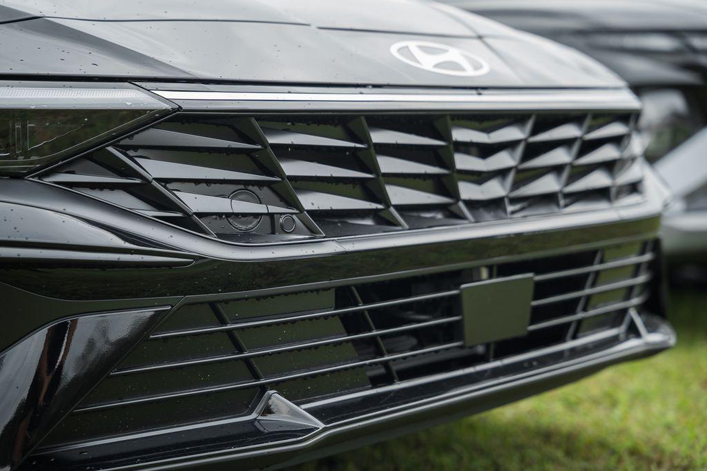new 2025 Hyundai ELANTRA HEV car, priced at $24,159