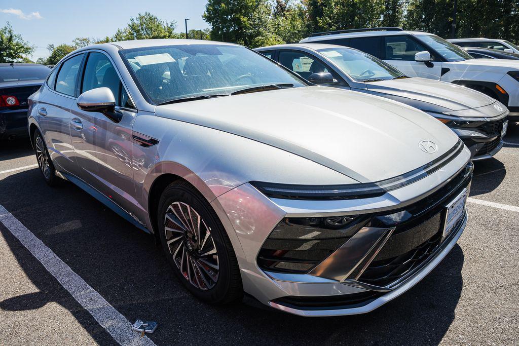 new 2025 Hyundai Sonata Hybrid car, priced at $28,027