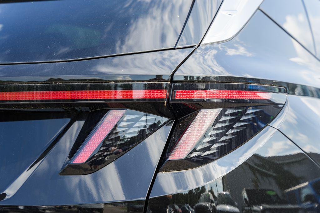 new 2025 Hyundai TUCSON Hybrid car, priced at $38,372