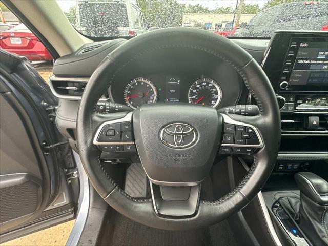 used 2022 Toyota Highlander car, priced at $27,700