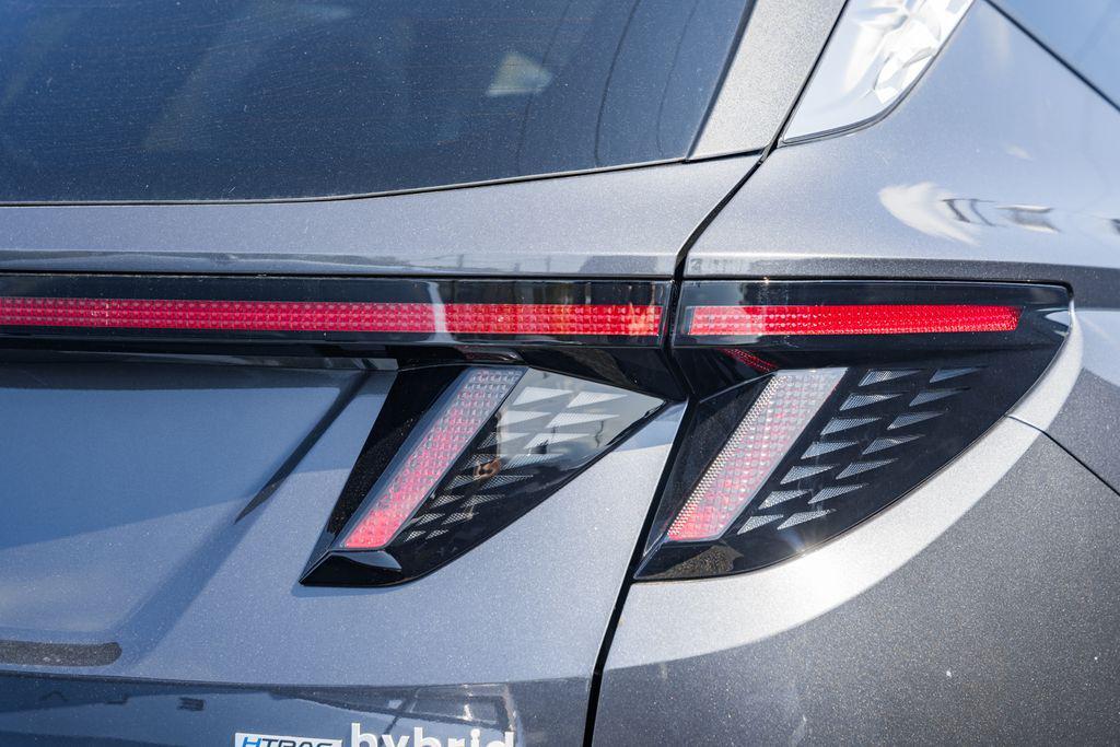 new 2025 Hyundai TUCSON Hybrid car, priced at $30,423