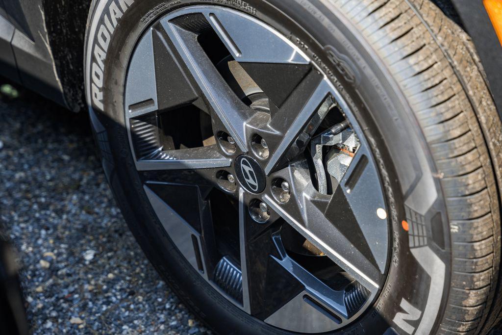 new 2025 Hyundai TUCSON Hybrid car, priced at $30,423