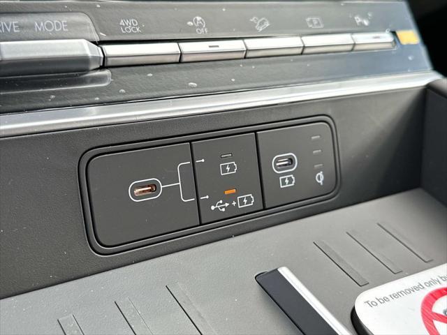 new 2025 Hyundai Santa Fe car, priced at $40,738