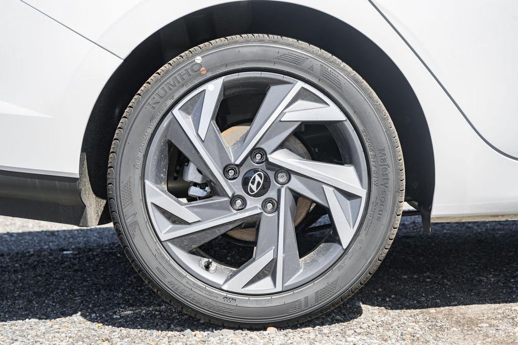 new 2025 Hyundai Elantra car, priced at $19,784