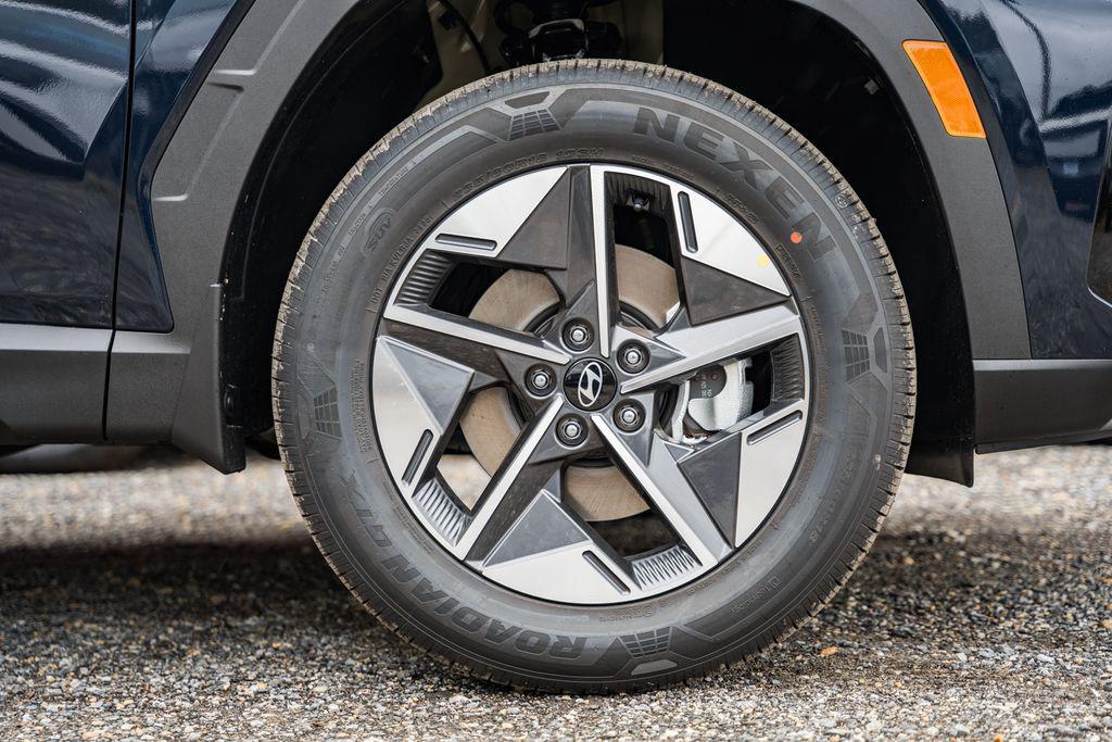new 2026 Hyundai TUCSON Hybrid car, priced at $33,233