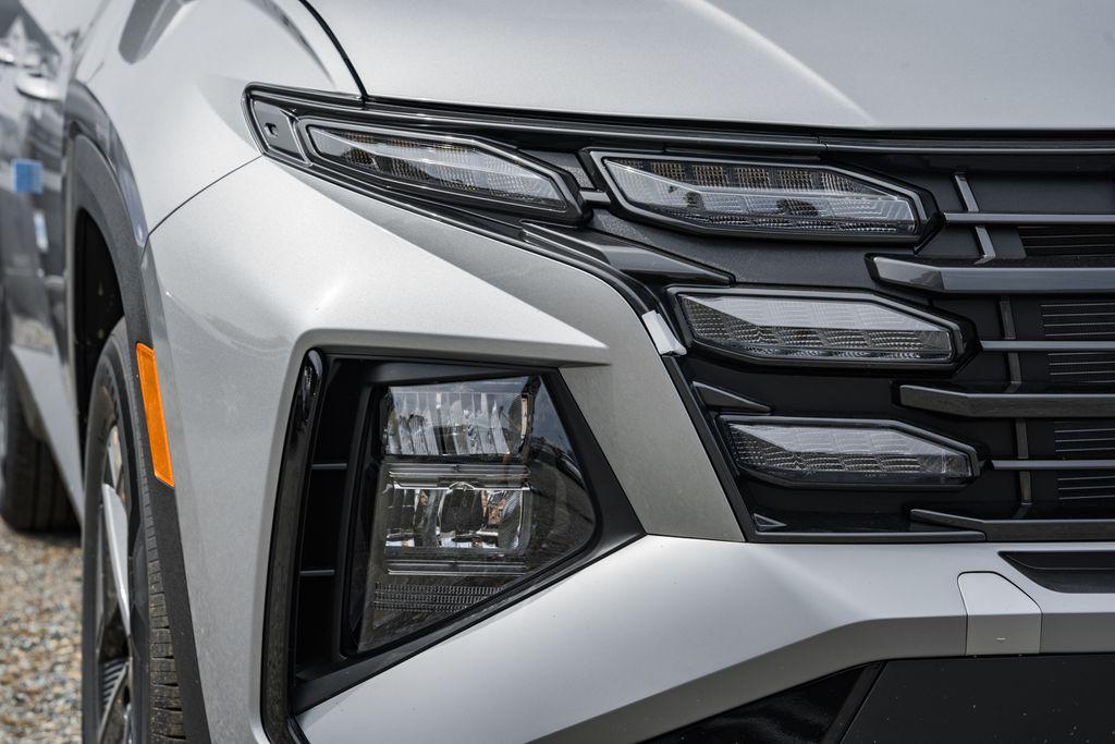 new 2025 Hyundai TUCSON Hybrid car, priced at $31,181