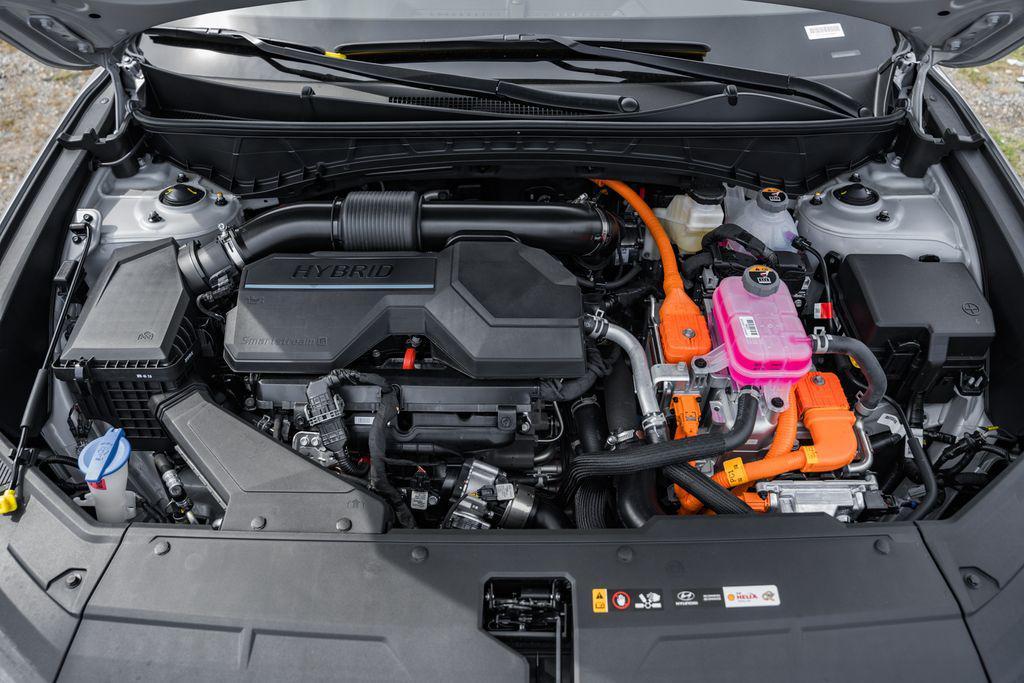 new 2025 Hyundai TUCSON Hybrid car, priced at $31,181