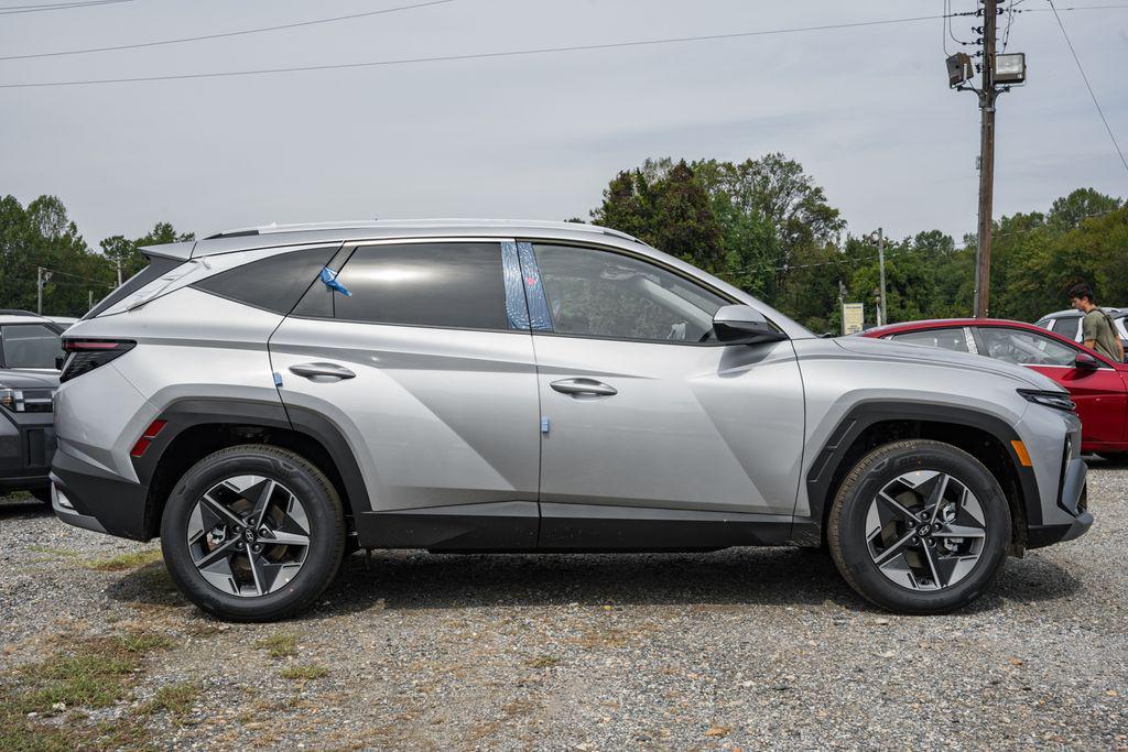 new 2025 Hyundai TUCSON Hybrid car, priced at $31,181