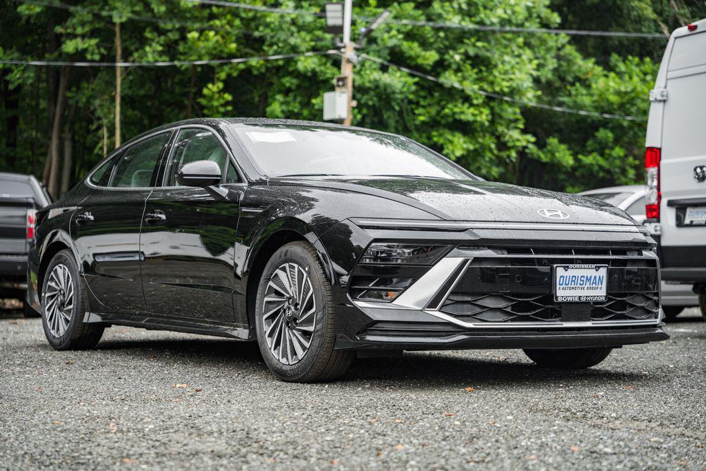 new 2025 Hyundai Sonata Hybrid car, priced at $28,074