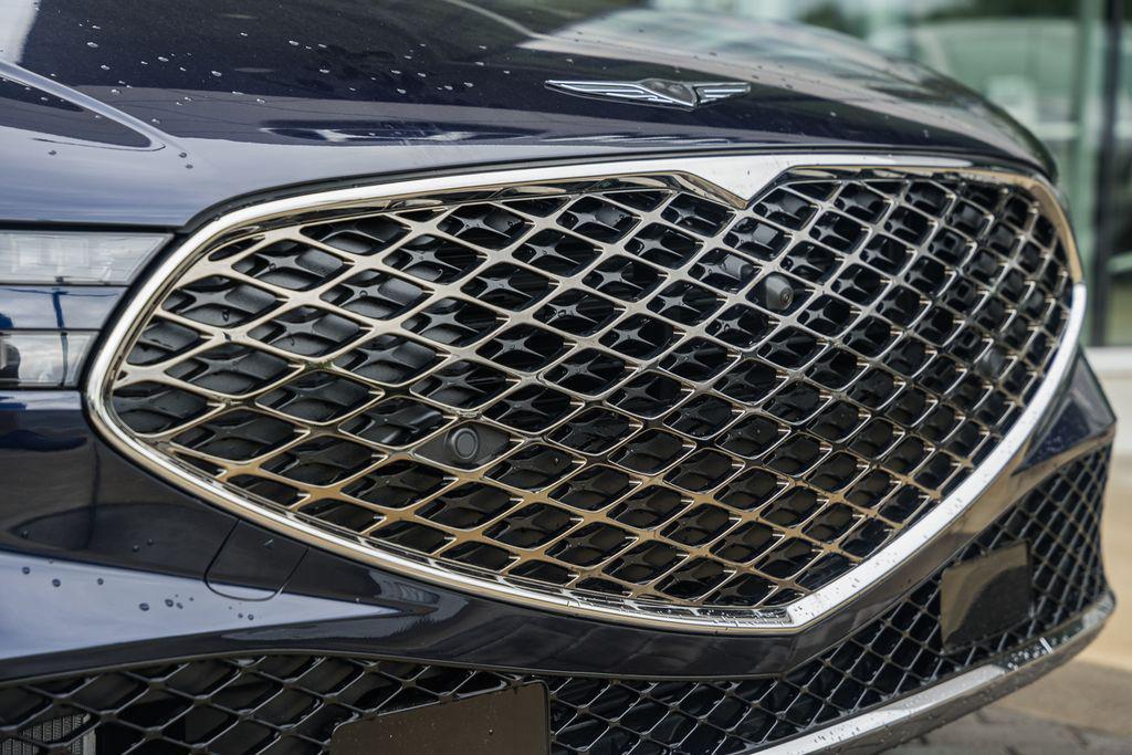 new 2026 Genesis G90 car, priced at $103,063